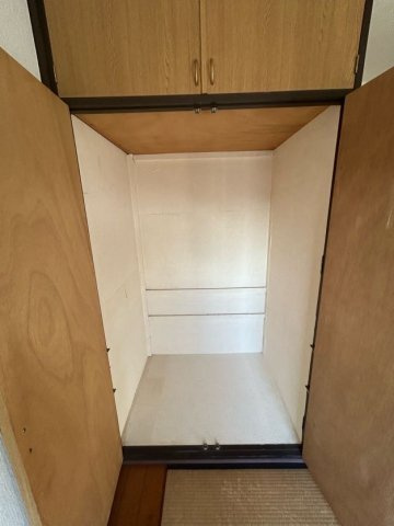 新多聞第２住宅１０９号棟の収納|たっぷりとした収納スペースです