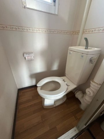 新多聞第２住宅１０９号棟のトイレ|落ち着いた色調のトイレです