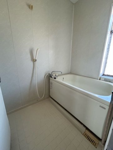 新多聞第２住宅１０９号棟の浴室|日々の疲れを癒すお風呂付です