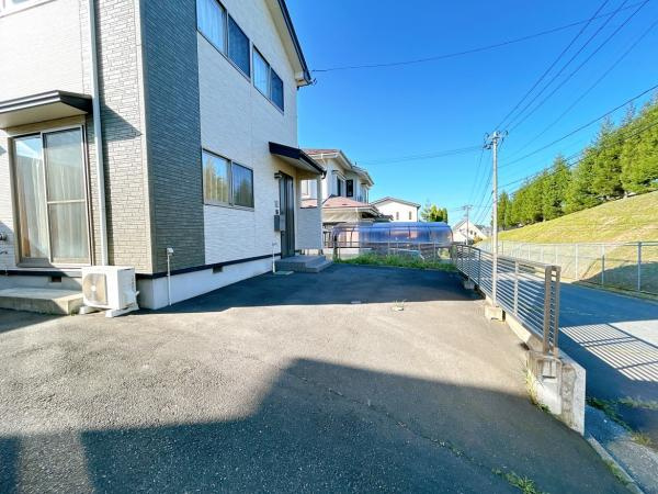 八戸市南白山台２丁目の駐車場