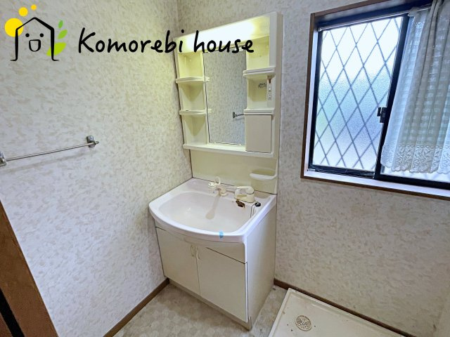 さいたま市西区宮前町　中古一戸建ての独立洗面台