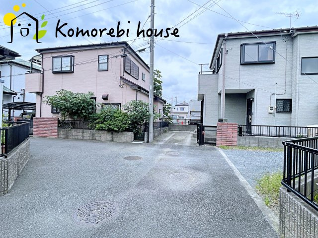 さいたま市西区宮前町　中古一戸建ての前面道路含む現地写真|撮影：25/10/14