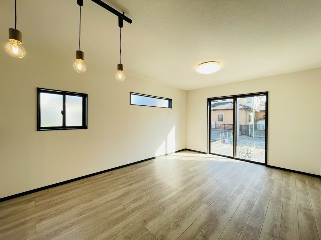 【居間・リビング】 | 深谷市上野台第59期　ワイウッドコート　新築戸建　全3区画　2号棟　