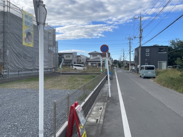 【前面道路含む現地写真】 | 深谷市上野台第59期　ワイウッドコート　新築戸建　全3区画　2号棟　 | 10/28撮影