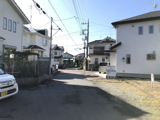 鴻巣市宮前の売地の前面道路含む現地写真