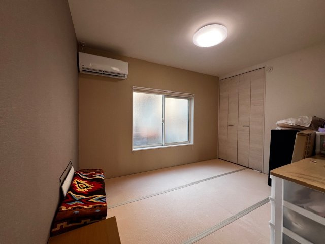 上津町一戸建の和室| あると嬉しい和室です。客間としてはもちろん、小さいお子さまのプレイルームとして大活躍です♪