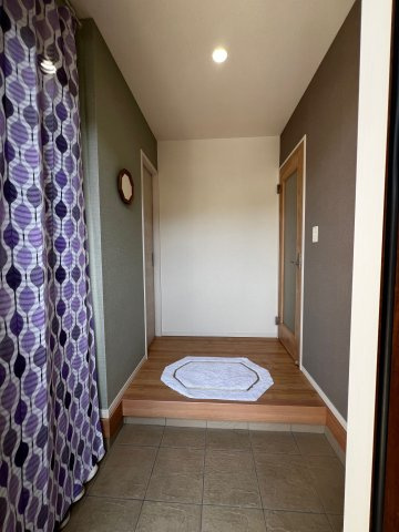 上津町一戸建の玄関|シューズクローク便利ですね♪