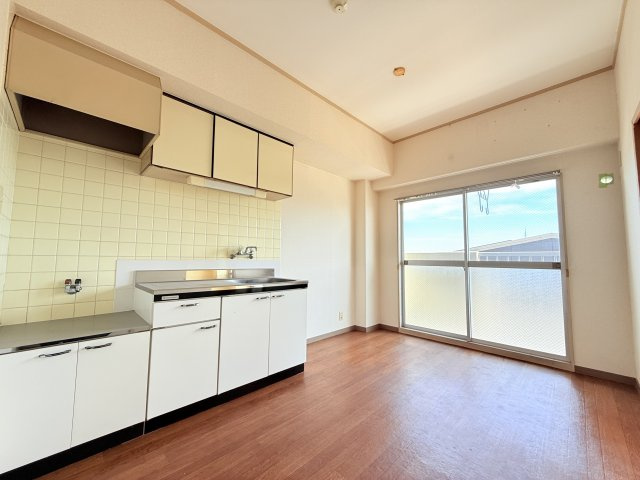 ハピネス光の居間・リビング|同物件の参考写真です。