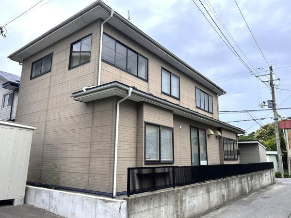 八戸市長者２丁目の外観|【リフォーム中】外観の写真です。屋根外壁塗装を行います。