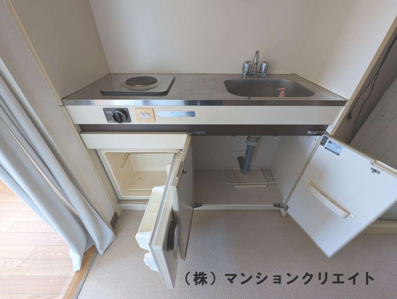 ゴールデンパーク豊島のキッチン|キッチン下は収納になっています