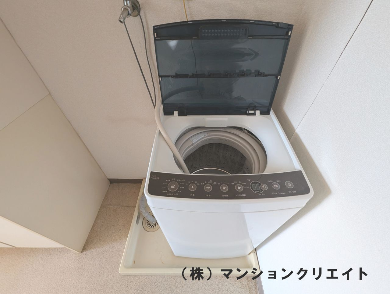 ゴールデンパーク豊島のランドリースペース|玄関横の室内洗濯機置場です