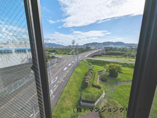 ゴールデンパーク豊島の展望|東側の出窓から見える景色　足羽川が一望できます