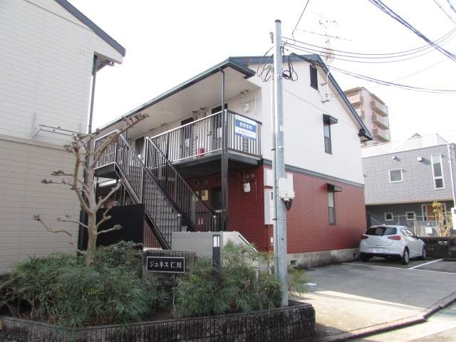 ジュネス仁川の駐車場