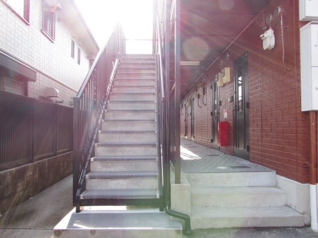 ジュネス仁川のその他共用部分|共有部分の階段です