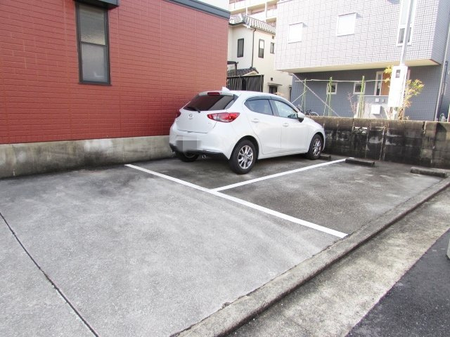 ジュネス仁川の駐車場|駐車場です