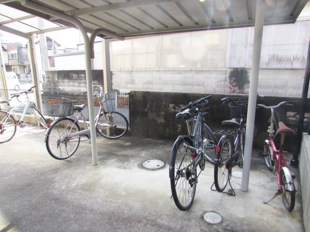 ジュネス仁川のその他共用部分|駐輪場です