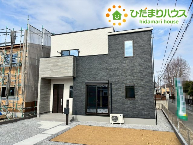 行田市桜町　第1期　新築一戸建て　ワイウッドコート　03の外観|スタイリッシュなツートンカラーの外観★
周囲の景観に馴染みつつも、どこか目を引くモダンなデザインが自慢です。