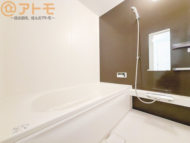 【浴室】 | 駿河区新川1期　新築戸建　全1棟 | 浴室は落ち着いた色のパネルでゆったりと過ごせる空間です。お風呂で一日の疲れを癒しましょう♪