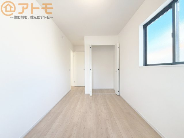 【寝室】 | 駿河区新川1期　新築戸建　全1棟 | 収納スペースもしっかり確保したお部屋は、収納家具の数も減らせるのでお部屋を広く使えます！