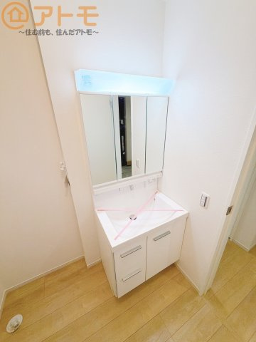 【独立洗面台】 | 駿河区新川1期　新築戸建　全1棟 | 壁付け水栓の洗面台は水垢がたまりにくく、お掃除がしやすいですね♪