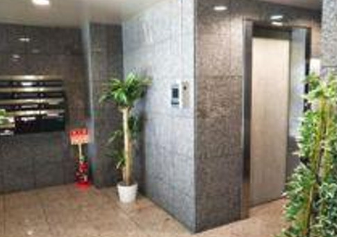 大阪市中央区玉造１丁目の店舗事務所のエントランス