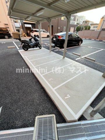 プレジオ難波EUROの駐車場