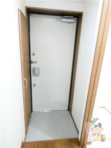 エスト東古松の玄関