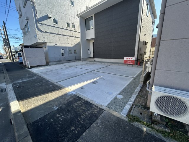 新築　前橋市南町1期　１号棟の駐車場|現地写真　駐車スペースは並列3台分可能です！
