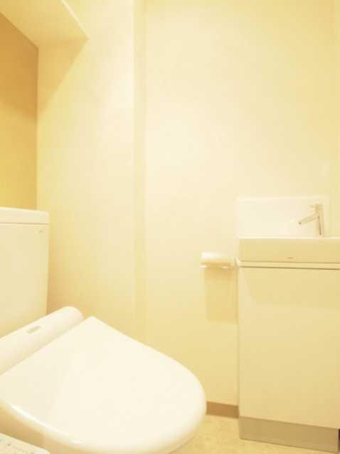 プライムメゾン早稲田　眺望良好　スーパー至近　角部屋のトイレ