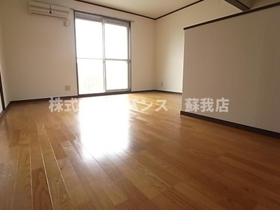 【居間・リビング】 | パレシオングリーンヒルズ | ゆったりとしたリビングです