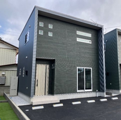 【外観】 | 高崎市福島町戸建賃貸住宅エステートハウス | 建物完成！舗装工事も終わってます！
青みかかったグレーの外観が素敵です♪内覧予約お待ちしております。
