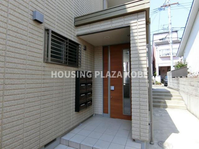 神戸市須磨区潮見台町５丁目の賃貸マンションのエントランス