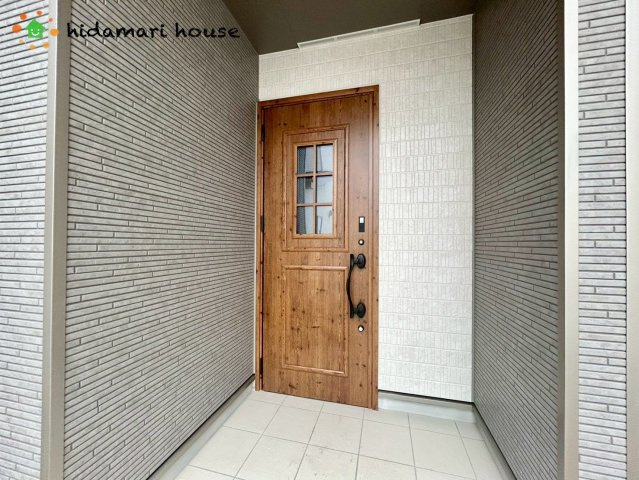 北区別所町　新築戸建　ハートフルAの玄関