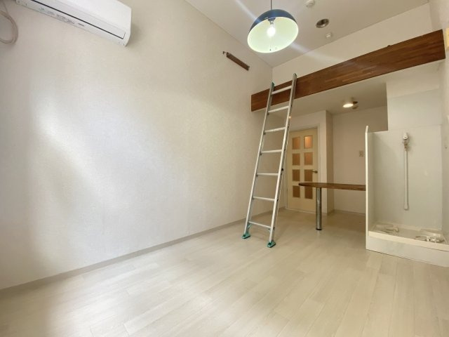 ベルピア馬堀海岸1-3の内装|明るい室内です