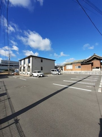 ノイ．グランツ　Ｅの駐車場