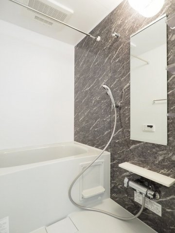 ノイ．グランツ　Ｅの浴室