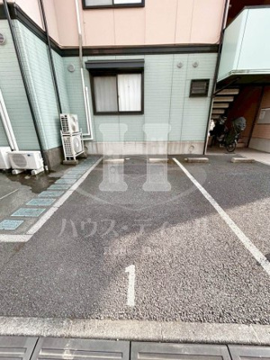 【駐車場】 | ラフィーネ | 駐車場に車を止められます