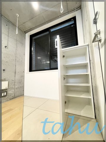 ミライズ中野江原町の玄関