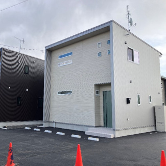 【外観】 | 白い外壁はC棟だけ♪