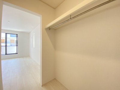 【洋室】 | 那覇市具志（全7棟）A・C・D・E・F号棟 | C号棟　洋室7.5帖＋WIC付き♪