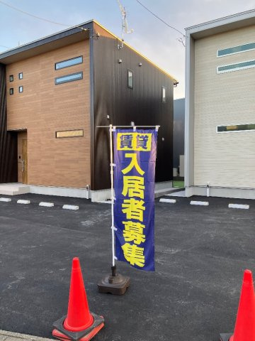 高崎市福島町の一戸建ての外観|舗装工事完了！並列駐車最大3台可能◎