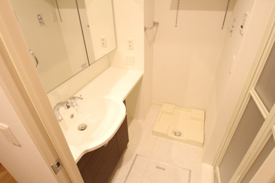 【洗面所】 | エリーワコート | 使いやすい洗面所です