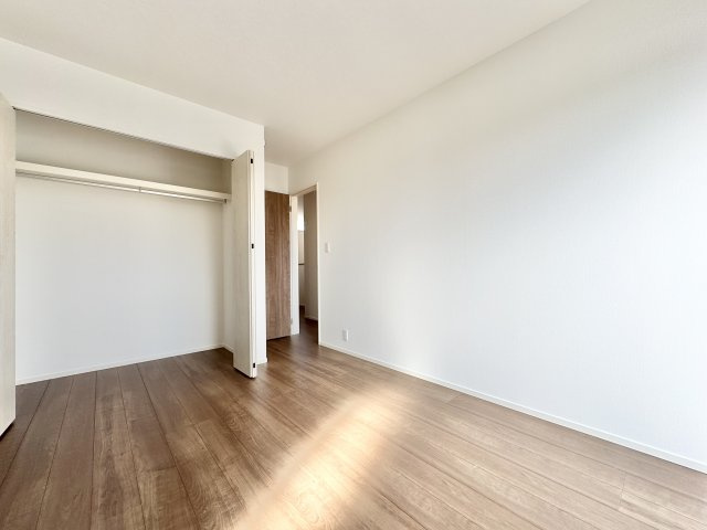 中央区入野町の洋室|２階洋室。子供部屋、書斎、寝室など用途は様々です。　