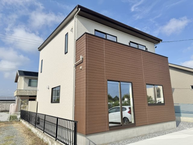 中央区入野町の外観|淡い色味の外観！ナチュラル好きな方にオススメです！