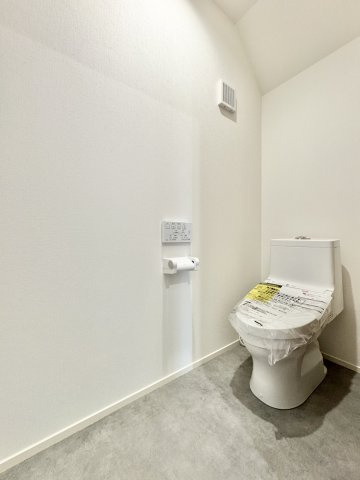 中央区入野町のトイレ|白を基調とした清潔なデザインです！　