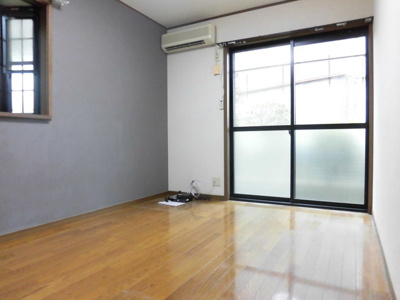 【居間・リビング】 | エスポワール大桐 | ２面採光の明るいリビングです