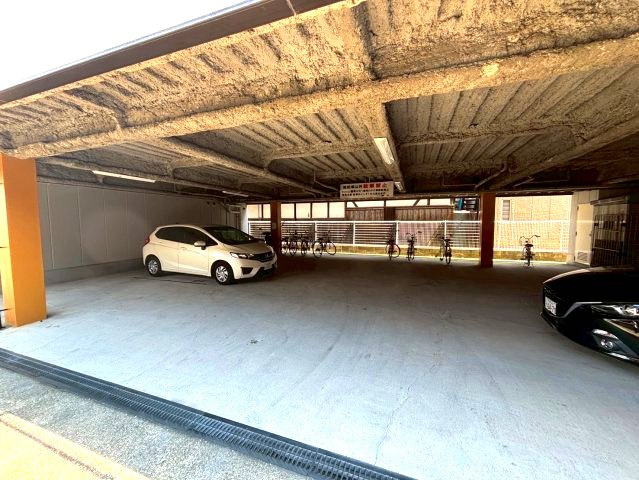 マンション福寿の駐車場
