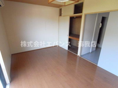 【寝室】 | ハイツ・アリエス | 開放的な寝室です