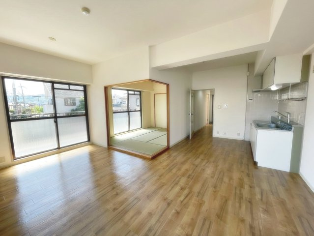 リバーサイド中山の居間・リビング|ゆったり過ごせるリビングです