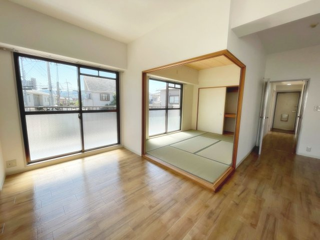 リバーサイド中山の居間・リビング|ゆったり過ごせる居間です